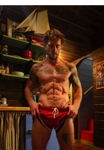 Pirates dig for gold… I just flex it. 💪🏻✨🏴‍☠️ #foryoupage #pirateslife #maine #mensfitness #treasure