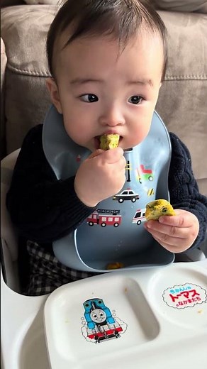 つかみ食べ上手🥹🩷ずっと見てられる👶🏻 #生後10ヶ月 #離乳食