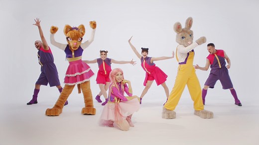 Congelados 💛 PEQUEÑOS!! me encanta jugar con esta canción!! y seguro que a ustedes también 😄 ¿bailamos? El fin de semana comienza y son días maravillosos para compartir más momentos en familia. ¡¡A ver quién se queda más congelado de todos y es el rey o la reina de la canción!! CONGELADOS!!! 😄 Besos lulipampineros 💗💗💗💗😘 Más color y diversión gracias a 🧡María Rayo @mariarayo 🧡Zulema Santana @zulemasantana_ Fabregat 🧡Patricia García Rayo Velázquez @patrirayo 🧡Francisco Javier Lara Gonz