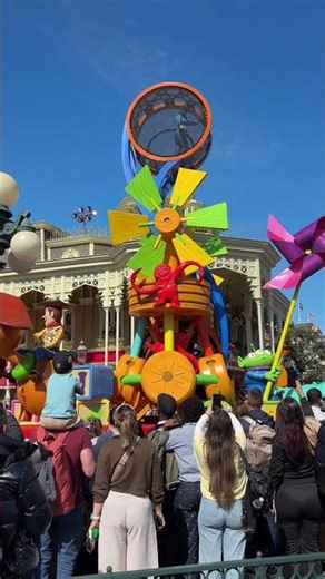 Disneyland parade #paris #france #disney