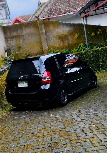 Exploring the Honda Jazz: Features and Specifications