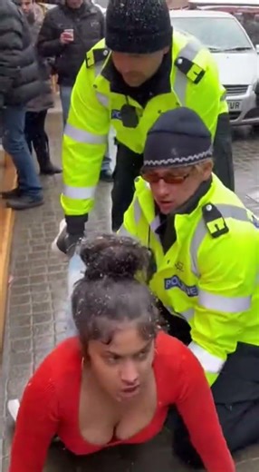 Girl Tears Ticket & Slaps Officer – Slapped & Cuffed 😱 Manchester Market