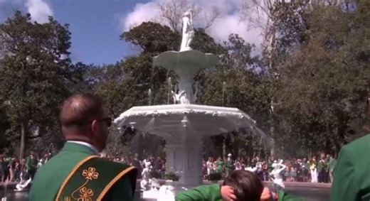 Crowds gather for annual greening of Forsyth Park fountain in Savannah