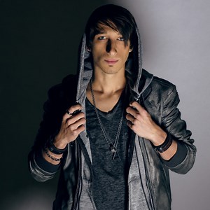 REZA // Magician / Illusionist / Entertainer