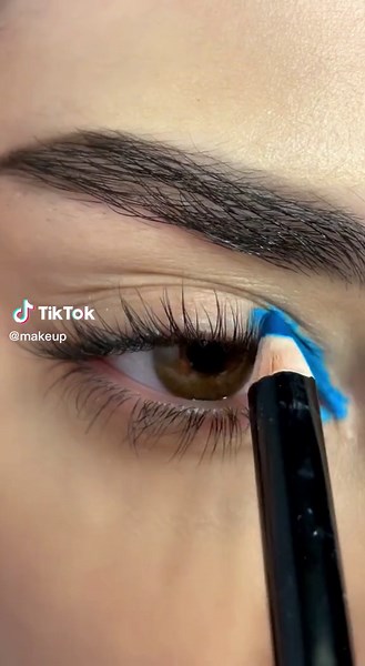 Winter Inspired Makeup Tutorial: Eyeshadow Looks for a Frosty Party