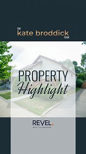 #PropertyHighlight! Take a tour of 102 Walnut Street in Old West Brant! This beautifully updated bungalow is nestled on an oversized lot along a mature, tree-lined street. This home features 2 2 bedrooms, 2 full bathrooms, and a fully finished basement which offers versatility for those looking for an easy in-law suite conversation. Be sure to check this one out! Listed for $529,990. Contact Kate Broddick for details! #TeamKate #TKBT #TheKateBroddickTeam #RealEstate #Brantford #Norfolk #McGilliv