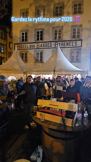 6.2K views · 495 reactions | MERCI À TOUS POUR 2025 ❤️ #rugby #chant #bayonne #paysbasque #paisvasco | La rue de l'ovalie by yvandurugby | Facebook