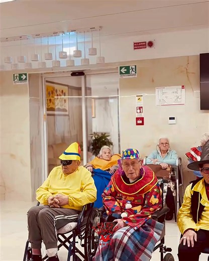 𝐂𝐚𝐫𝐧𝐞𝐯𝐚𝐥𝐞, 𝐬𝐨𝐫𝐫𝐢𝐬𝐢 𝐞 𝐭𝐚𝐧𝐭𝐚 𝐟𝐞𝐥𝐢𝐜𝐢𝐭à💛🎊 All' 𝐀𝐥𝐛𝐞𝐫𝐠𝐨 𝐒𝐚𝐧𝐭𝐚 𝐂𝐫𝐨𝐜𝐞 abbiamo festeggiato insieme... perché stare insieme è la festa più bella🫂 📞0899960297 📧albergosantacroce@gmail.com 📍Via Santa Croce 11a, Giffoni Sei Casali (SA) #albergosantacroce #OSS #residenzaperanziani #comunitatutelareperanziani #santacroce #comunitàtutelare #benessere #terzaetà #sicurezza #valori #anziani #cura #ascolto #InsiemeÈMeglio #carnevale #carnevale2026 | Albergo Santa