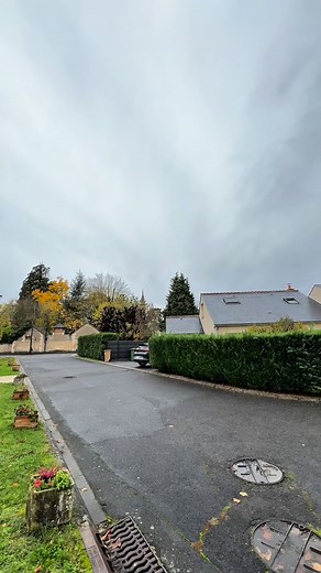 🌿 Isolation des combles à Joué-Lès-Tours – Confort, économies et écologie ! 💪 Cette semaine, notre équipe ARTINOVE est intervenue chez un client pour refaire l’isolation de ses combles avec de la ouate de cellulose. Résultat : une maison plus confortable, des économies d’énergie visibles, et une isolation 100 % naturelle ! 🌡️🏡 👉 Pourquoi la ouate de cellulose ? ♻️ Fabriquée à partir de papier recyclé, elle est écologique et durable. 🔇 Excellente isolation thermique et phonique. 🔥 Retardat