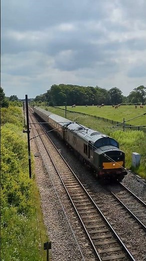 Class 37 D6851 (37 667) Flopsie Crewe to Carlisle Upperby with two tone Badger Bridge with ECS