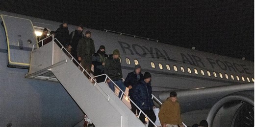 Ukrainian tank crews arrive in UK for Challenger 2 tank training