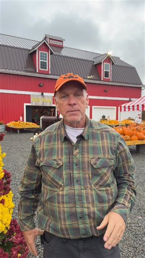 It’s our last day of the season! Come on out to the farm for our $40 fill-a-wheelbarrow deal, and use your unredeemed tickets any time we are open today! Come out and enjoy our fall weather! #stockerfarms #stalkerfarms #snohomishwa #familyfarm | Stocker Farms