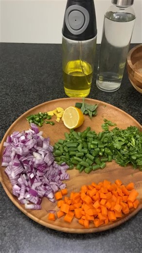 19 reactions · 14 comments | Rava upma made in Instant pot. This timing works (2 mts high pressure + quick pressure release after 5 mts) perfectly fine for the not-so-fine roasted rava. For 1.5 cups of rava, I added 2.5 cups of water. For a mushy version add more water and do a natural pressure release. . . #vidhyashomecooking #vidhyasvegkitchen #instantpotrecipes #instantpotindiancooking #instantpotupma #ravaupma #ravakhichdi | Vidhya's Vegetarian Kitchen | Facebook