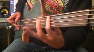 Fretless Friday with my Stradi bass, an OC-2 octave pedal, and some fun lobster claw grooves :) Full new jam on YT! | Remco's Groove Lab