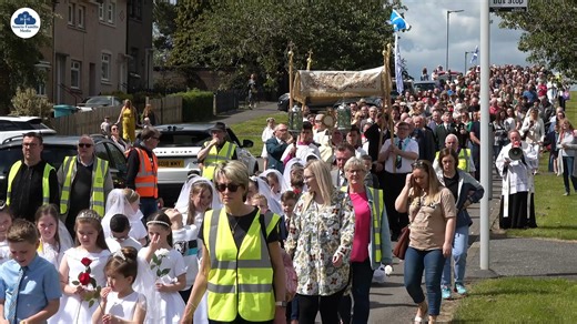 Watch: Huge Scottish Corpus Christi Procession to Carfin Grotto. 1,500 people walked with Our Lord through the streets of Newarthill from St Teresa's Church, Newarthill to Carfin Grotto this Corpus Christi Sunday. A day filled with faith and family. | Carfin Grotto
