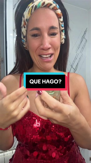 Evidentemente, en cuanto empecé a grabar ese vídeo —y lo digo para quienes preguntan, porque sé que muchos lo hacéis— no fue que me pusiera el móvil delante mientras estaba llorando de forma consciente. No. Yo puse el móvil, empecé a hablar, y de ahí salió un vídeo larguísimo que después acabé acortando. ¿Y por qué me pongo a grabar en un estado así, tan triste? Pues porque, aunque muchos no lo entendáis —y lo entiendo perfectamente—, para mí hablar al móvil me ha ayudado muchísimo. Me ha servid