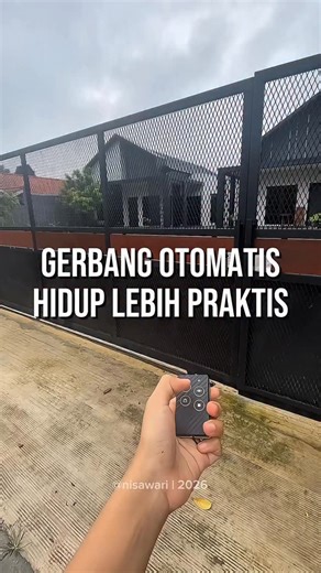 Nisawari | DNhomestory on Instagram: "Nggak perlu turun dari kendaraan buat buka gerbang 🚗✨ Sekarang cukup sekali tekan, gerbang langsung kebuka! Hujan? Panas? Lagi buru-buru? Semua jadi lebih praktis pakai BARDI Smart Gate Opener 🔐 ✔️ Bisa lewat remote/aplikasi ✔️ Lebih aman & modern ✔️ Cocok buat rumah & ruko Link produk ada di keranjang 🛒 Gas upgrade sekarang! #bardismart #smartgate #rumahpintar #smartlock #smarthome"