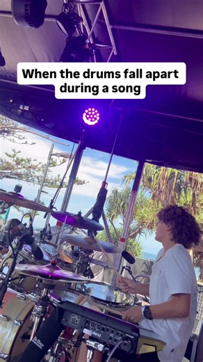 When the drums fall apart mid song… the bass player comes to the rescue 🤘 #band #music #fyp #drums #drummer