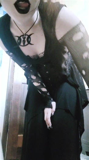 Tiff 🩻 (@miss_july.00)’s videos with original sound - ghostgrl