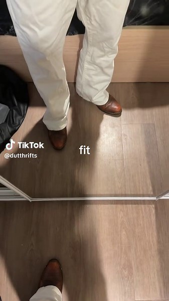 70s Flannel OOTD: Styling White Bootcut Jeans & Cowboy Boots