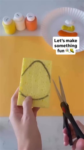 🍬 Candy Corn Stamping Fun! 🍬 Grab a sponge and snip it into a little candy corn shape. Lay out your paints: orange, yellow, and white. Then dip, stamp, and watch the candy corns appear like magic! It’s the sweetest minimal mess Halloween craft that is perfect for tiny hands and big imaginations! 🧡💛🤍 | Growing Happy Toddlers