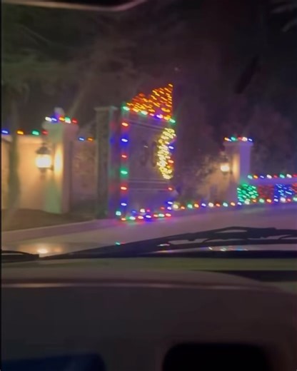 Real Estates on Instagram: "Jamie Foxx’s mansion glows during the holidays with dazzling Christmas lights that shimmer across the property like a festive movie set. The display feels both luxurious and joyful, turning the home into a warm, star-studded celebration of the season. 🏷️ #jamiefoxx #christmas #holiday #christmaslights #decoration #realestate #mansion #celebrity"