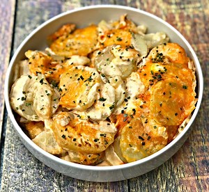 798K views · 131 reactions | We all deserve a treat from time to time! Comfort food! This is a treat yourself recipe. Get back to the healthy eating regimen after enjoying a dose.  Get the recipe here: https://www.staysnatched.com/instant-pot-cheesy-scalloped-potatoes-au-gratin/ | Stay Snatched - Easy and Indulging Recipes | Facebook