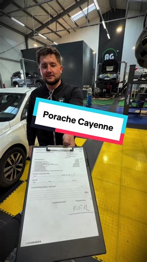 Piotrek działa przy Porsche Cayenne! 🔧🔥 Tym razem na warsztat trafia Cayenne, przy którym do zrobienia jest naprawdę sporo rzeczy. 👀 Zobaczcie, nad czym pracuje Piotrek i jak krok po kroku doprowadzamy Porsche do porządku! 🛠️🏁 💚💙🖤 #Porsche #Cayenne #SerwisSamochodowy #Mechanika #AGServiceCare