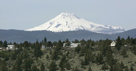 Oregon Mountain Climber Dies After Falling Into Crevasse