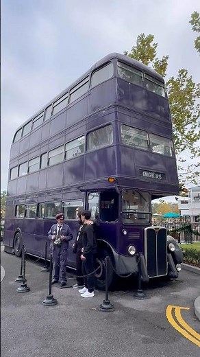 Grimmauld Place and the Knight bus at Universal Studios, Florida #orlando #florida #universal 🪄