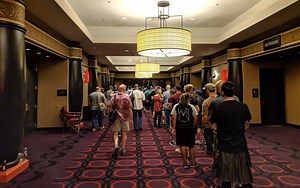 没钱买也可以看的USN刀展G10，各个展台战术刀集锦