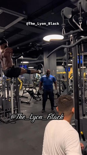 1.5M views · 10K reactions | Pensez-vous qu’il était effrayé ou impressionné ? ￼ Avez-vous déjà vu quelqu’un faire ça ? #love #videos #reelschallenge #challenge #sportmotivation #parati #challenge #prank #prankvideo #paris #france #gym #fitness #style #workout #training #trending #friends #Spotify #spiderman #funnyvideos #funny #funnyreels #reelschallenge #beautiful #beauty #goodvibes | The Lyon Black | Facebook