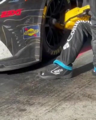 Do you wish NASCAR still ran the five lug nut's instead of the single lug? From the Las Vegas race, Bubba Wallace's team cutting off the lug nut that got stuck -PRN | Motor Racing Media