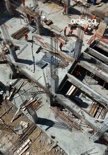 💪🏗️ Construir con Varilla Adelca es puro beneficio:​ ​Flexible pero no pierde fuerza​ Mayor agarre por sus relieves​ Sismorresistente y certificada #Acero #Adelca #Varilla