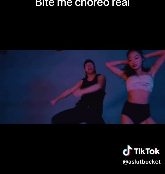 I love the bite me choreo #enhypen #biteme #choreo #kpop #blackstan #niki #jungwon #sunghoon #heeseung #sunoo #jay #jake #fyp #kpopfyp #engenes #satire