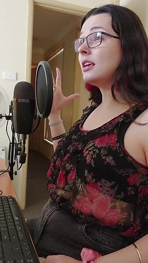 This is something I teach people in the later stages of Vocal Feminisation. People get to the point where they can consistently achieve the voice they want, but they struggle to remember it, especially when in conversations or things that require cognitive load. The more you can anchor reminders into your environment, the more you'll be able to consistently do the thing! PS: This is from one of my FemVoice workshops - next one is this weekend, and you're invited to join as an observer if you lik