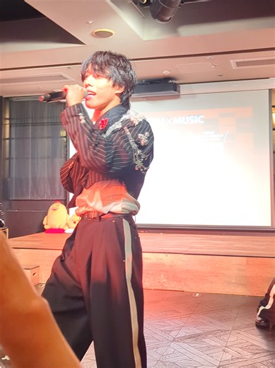 佐藤三兄弟メジャーデビュー曲 『DAISUKI』8月5日発売 鹿児島焼酎＆ミュージックフェス in渋谷2026〜リリースイベントより 長男綾人Ver. 舞台上手、私の前を華麗に通り過ぎていきました😆やっぱり永遠のセンター綾人くん❤️ #佐藤三兄弟 #佐藤綾人 #DAISUKI #リリイベ #三つ子 @佐藤三兄弟🍡