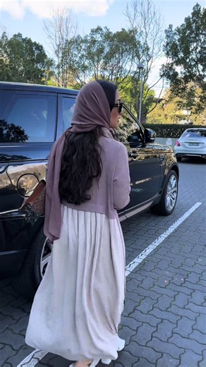 Stylish Abaya Fashion for Confidence and Elegance