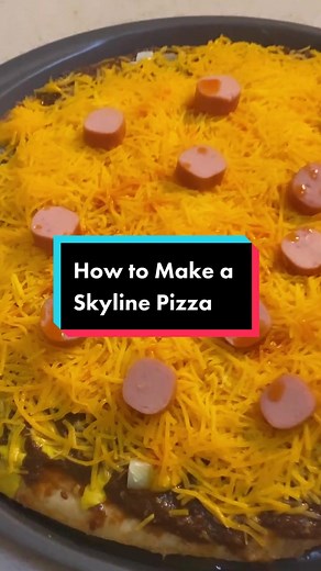Warming up for a weekend of hoops 🏀…and by warming up, we mean throwing the Skyline Pizza recipe in the oven. 😍🍕 #skylinechili #basketball #recipes #pizza
