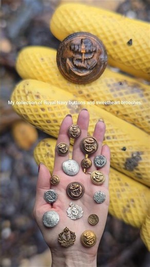 WWII Royal Navy Officer’s gilt brass uniform button #mudlarking #river #thames #royalnavy #military