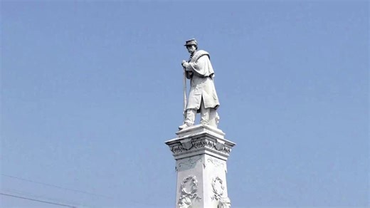 New Orleans removes Confederate monuments