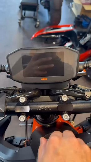 2021 KTM 890 DUKE R | 野人重機 | Facebook
