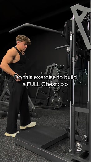 Gavin Palmer on Instagram: "That squeeeeeeze😮‍💨 (These also work great with cables) #gym #bodybuilding #gymworkout #chestworkouts"