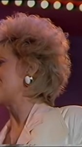 181K views · 6.2K reactions | Experience the electrifying energy of a live music performance! This video captures a passionate female singer captivating her audience, creating an unforgettable concert experience. Feel the rhythm and emotion as she connects with fans on stage. #LiveMusic #LiveMusic #Concert #MusicalPerformance #PassionateSinger #StagePerformance #AudienceInteraction #FemaleVocalist #AmazingVoice #MusicLover #LiveShow | Bytesizenetwork | Facebook