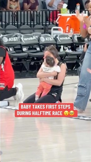 Imagine your baby taking its first steps in front of thousands of people 🥰