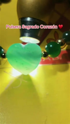❤️ PULSERA SAGRADO CORAZÓN – JADE DE GUATEMALA Una pieza especial diseñada con jade natural guatemalteco. Combina: 💚 Jade Olmeca 💚 Jade Esmeralda ✨ Separadores con baño de oro resistente ❤️ Dije Sagrado Corazón Una pulsera elegante que se puede lucir en cualquier ocasión. 💎 Jade auténtico 🛠 Fabricación artesanal 🚚 Envío a toda Guatemala 🔥 Precio especial: Q988 📦 Envíos internacionales disponibles. 📩 Escríbeme por WhatsApp si quieres la tuya. #jade #pulseras #pulsos #huehuetenango #zacapa