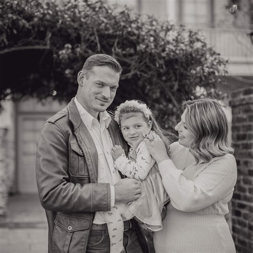 2025 ram 1500. 1800 miles. Anyone else have this issue with their infotainment screen? It seems to keep restarting. I’ve tried to hard reset as well as disconnecting the battery and letting it sit. Any suggestions or ideas on what could cause or fix this ? | Brent Clemens | Facebook