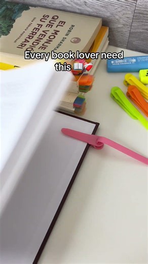 Perfect automatic book mark 📚🥰 #bookmark #books #booklovers #reader #booktoker