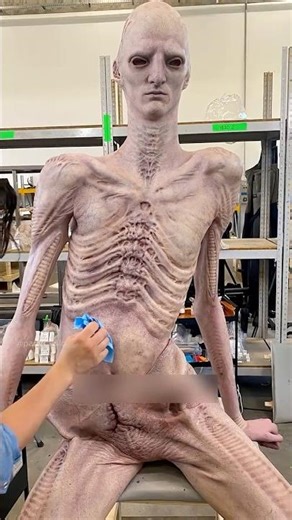 You Won’t Believe Who’s Inside This Alien Suit ⁉️ #viralshorts