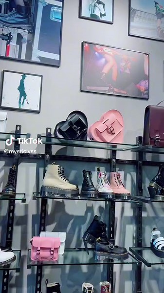 doc martens valentine bag ˚ʚ♡ɞ˚ #docmartens #drmartens #heartbag #heart #valentinesday #valentinebag #pink #fypシ #foryou #valentines #fyp #cute #viral #docmartenscollection